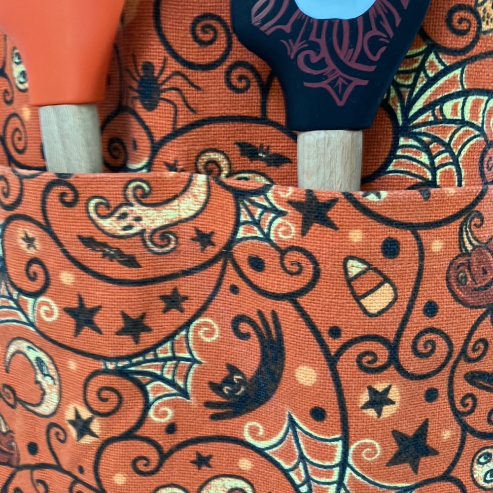 Johanna Parker Halloween Apron - Picture 5 of 9